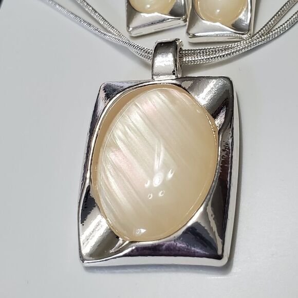 Signature NYC silver tone shimmery stone matching earring and necklace set - Picture 3 of 13